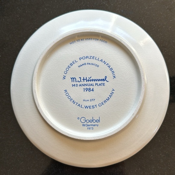 9 Pc. Hummel Collection Plate Bundle - Picture 13 of 16